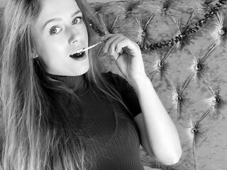 naked webcamgirl photo DaisyLong