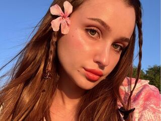 camslut masturbating ElisaHeathe