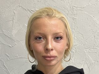 nude webcamgirl LanaReals