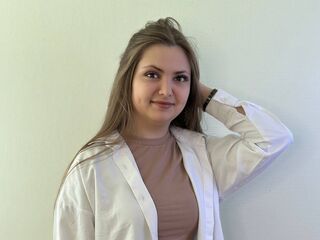 camslut naked MildaTaddio