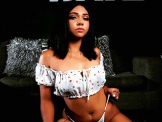 hot naked camgirl NashaLoule