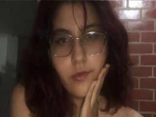 naked webcamgirl SarahCharms