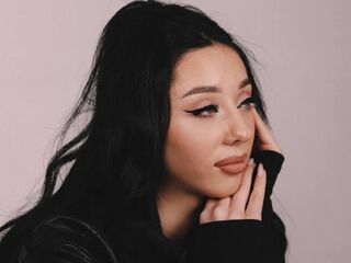 cam girl playing with sextoy SoledadZale