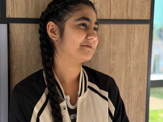 girl topless YukoKlapper