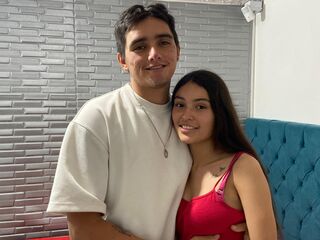 live couple webcam sex LolaAndBugns