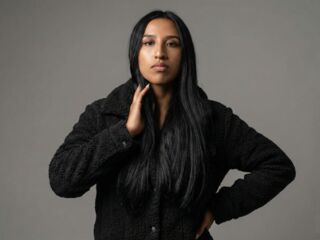 naked cam girl masturbating with dildo AdaharaBanks