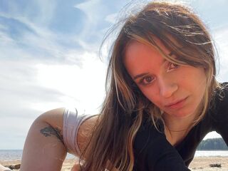 naked cam girl masturbating with dildo AgataMilk