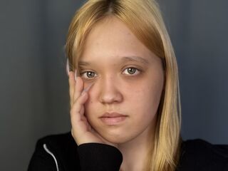 cam girl masturbating with vibrator AlleenWelke