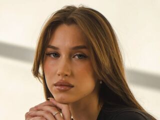 naughty camgirl AmelinaBrauberg