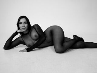 camgirl masturbating with dildo AnetteLawren