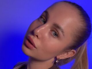 camgirl fingering shaved pussy AnnelleToulson