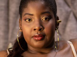 camslut spreading pussy AprilSterling