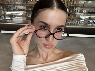 hot camslut AriaMonro