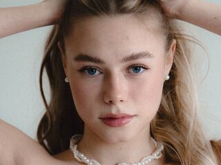 naughty camgirl fingering pussy BrittaniBrogren