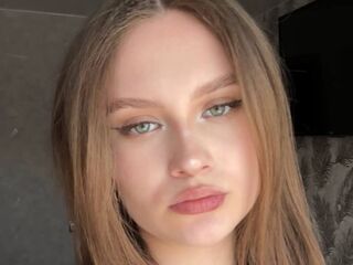 cam girl masturbating with vibrator CarylonPreis