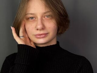 cam girl playing with vibrator CoraLamon