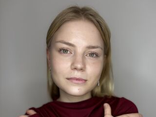 nude gamgirl DelenaLabonne