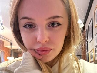 girl topless DevonaBradner