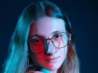 camgirl showing tits EvelyneSchroff
