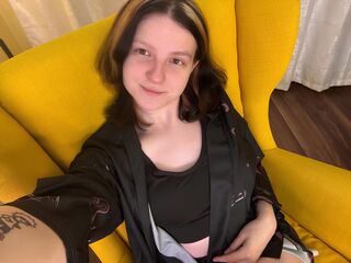 camgirl playing with vibrator GiovannaMonat