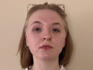 naughty cam girl masturbating HienRosse