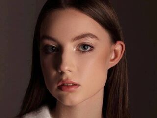 camslut showing pussy JaneneFeig