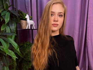 camgirl chat room JuliMiu