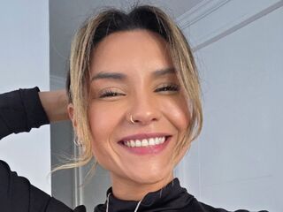 hot cam girl fingering pussy JuliettaDiaz