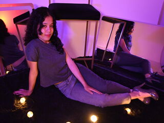 girl fingering pussy KyaraLux