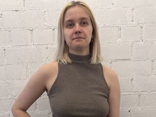 camgirl playing with sex toy LatrishaSoprych