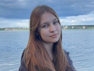 cam girl playing with sextoy LeaDeeg