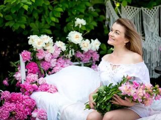 hot cam girl masturbating with sextoy LeaNicole