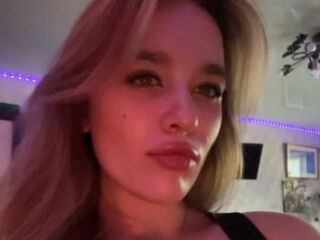 camslut showing pussy LieselotteJetter