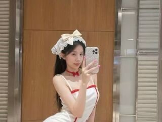naked webcamgirl video LilyYuan