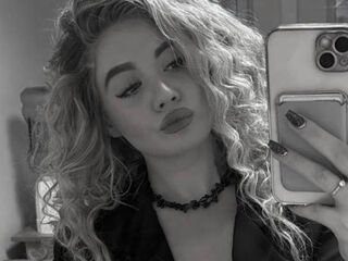 girl showing tits LucilePapke