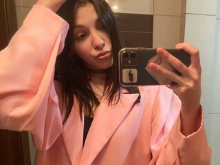 camwhore fingering shaved pussy LucileVerlin