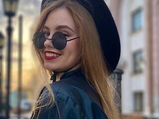 sex show online MaiaOshman