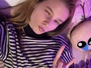 camgirl masturbating with dildo MaryDreams