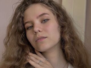 topless webcamgirl MatildeKromka