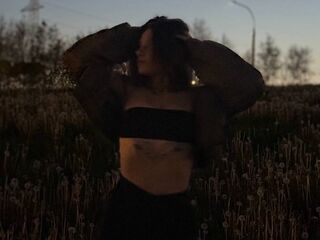 girl showing tits MichelinaBoe