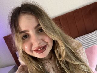 camslut naked MilaLa