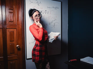 cam girl playing with vibrator MillyFernandez