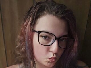 cam girl masturbating with vibrator QueenVivienne