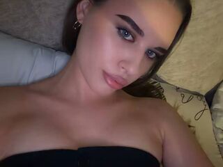 camwhore shaving pussy RhiannonJumper