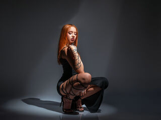 camgirl masturbating with sex toy SerenaJaramillo