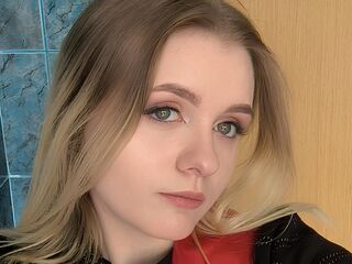 naughty camgirl masturbating with dildo ShannonPomilla