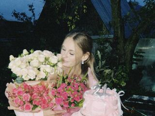 camgirl spreading pussy SharlynHazelton
