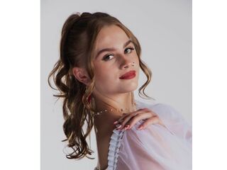 naked camgirl masturbating with vibrator SharriLangolf