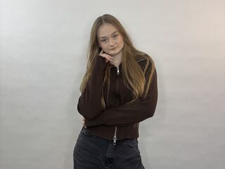 nude gamgirl SigneKeatley