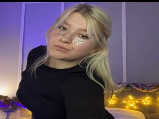 hot girl webcam SuzanneMonet